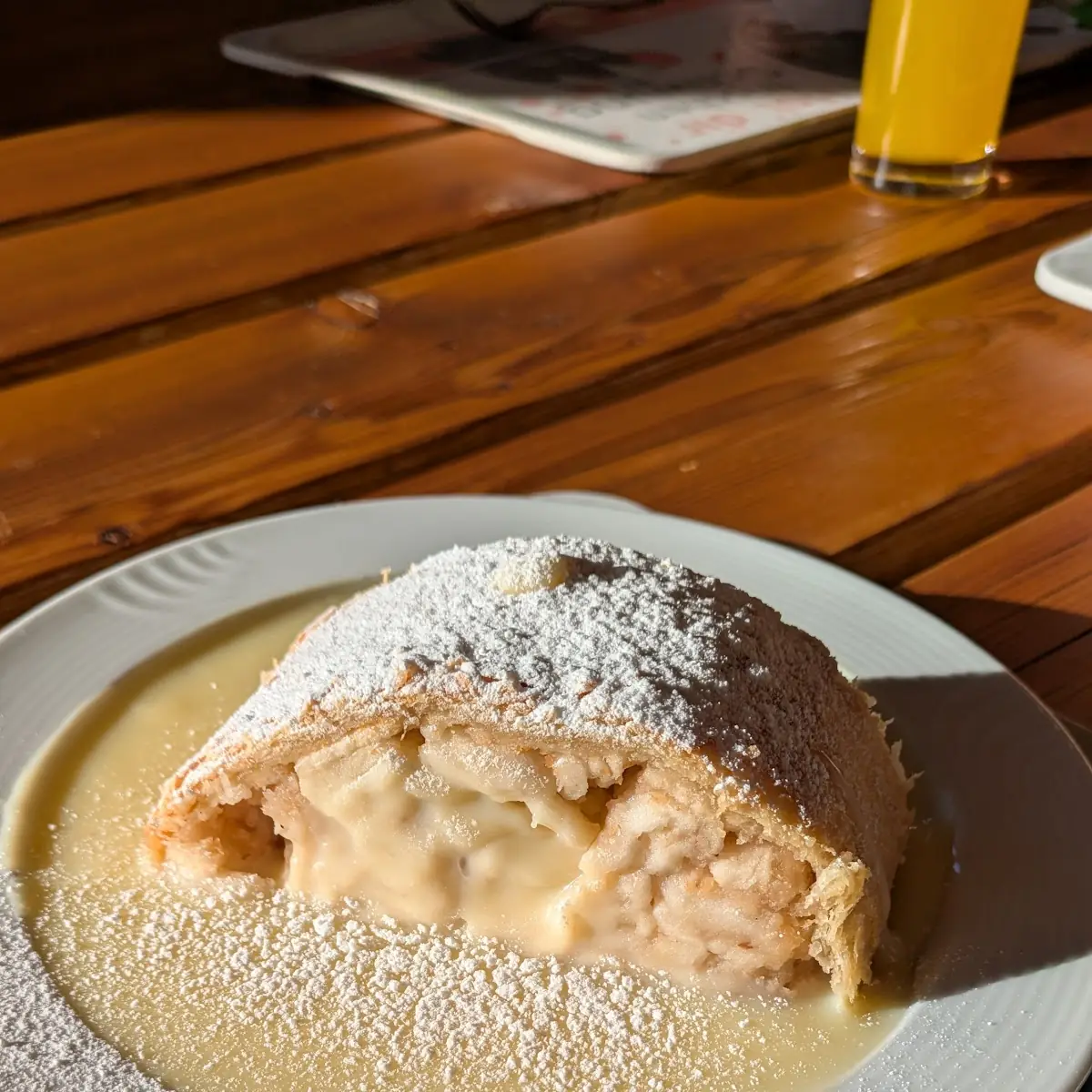 Apfelstrudel Mit Vanillesauce