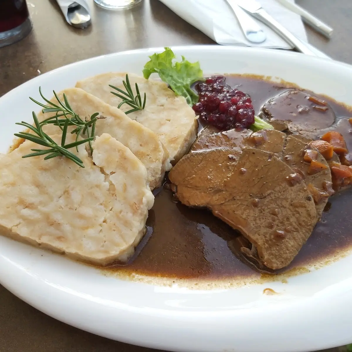 Wildbraten Mit Knödeln