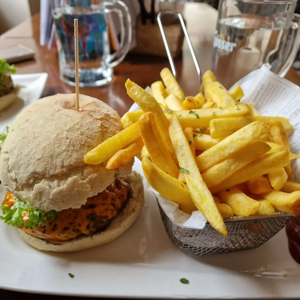 Burger Mit Pommes