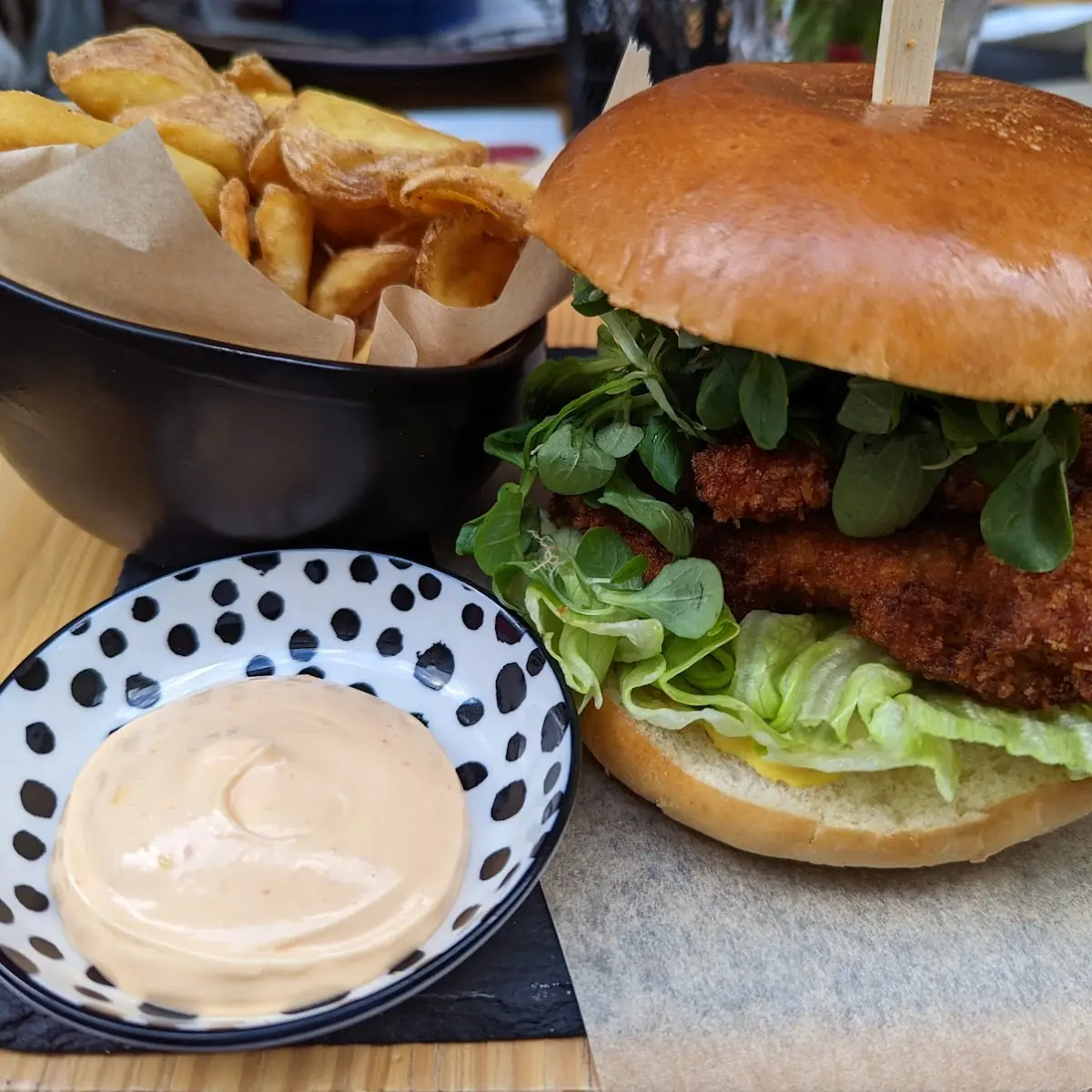 Tempura Huhn Burger Mit Kartoffelpommes