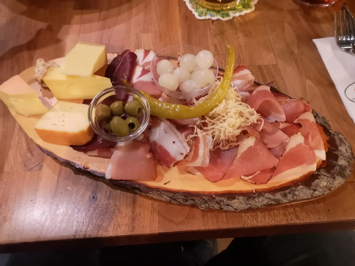 Gemischte Schinken Und Speck Platte Mit Zusätzlich Käse
