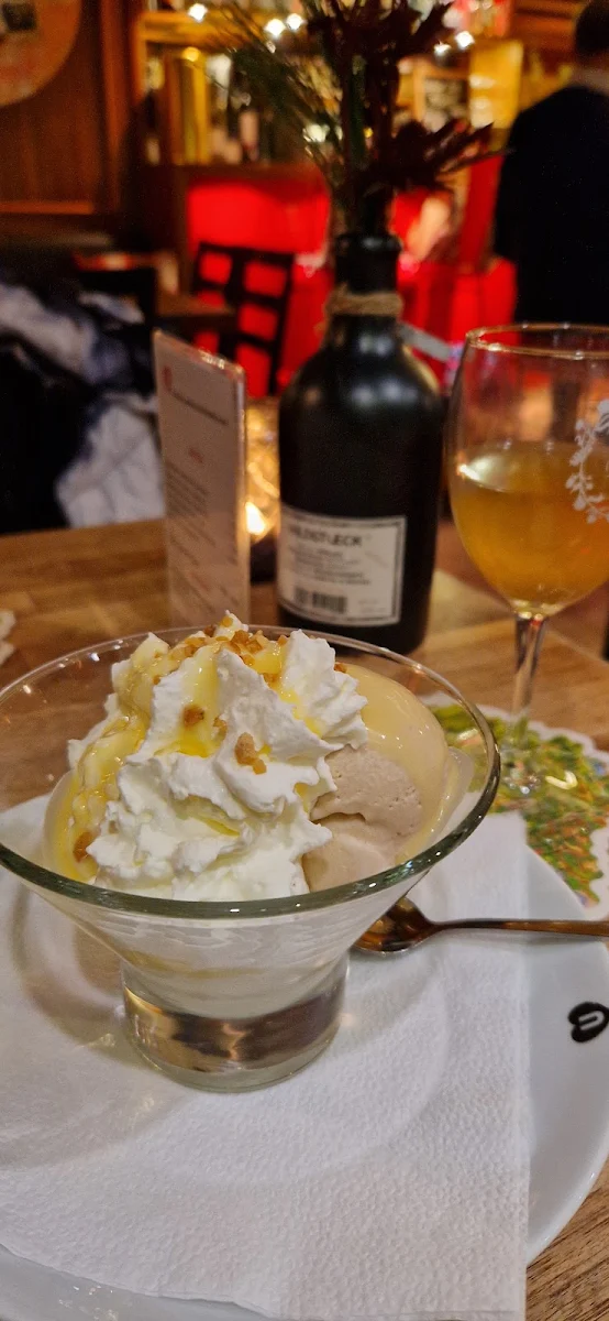 Marzipaneis Haselnusseis Mit Sahne Eierlikör Und Krokant