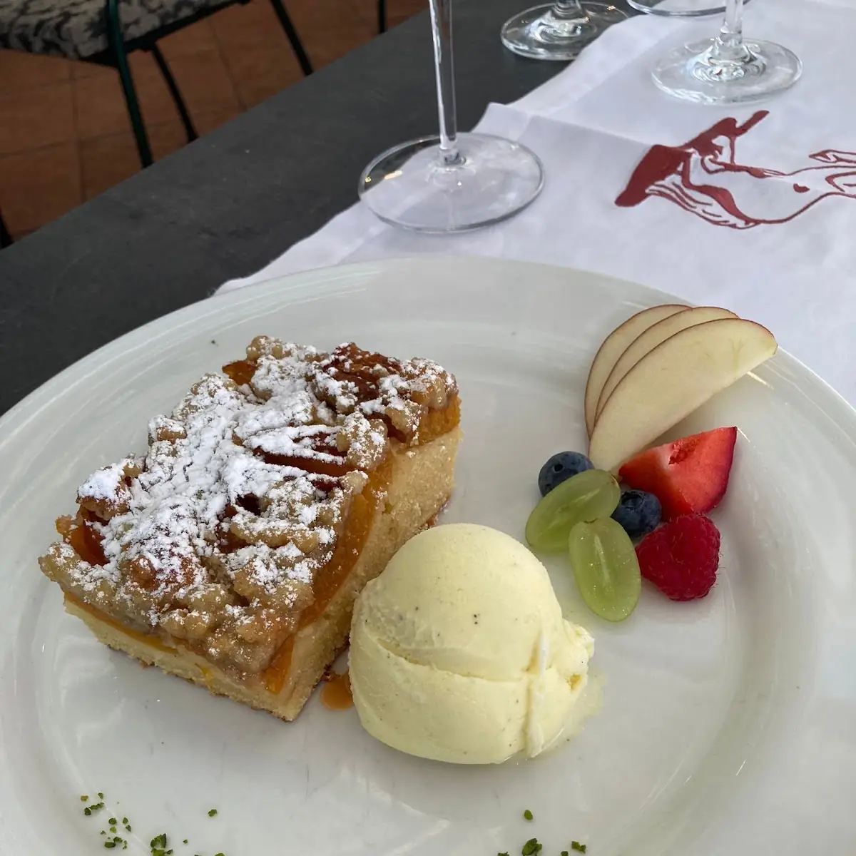 Apfelstrudel Mit Vanille Eis