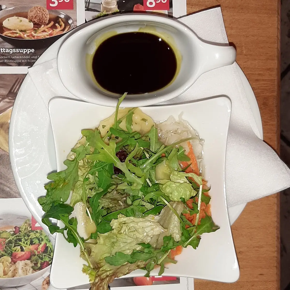 Gemischter Salat Dazu Nach Belieben Ein Kernöl