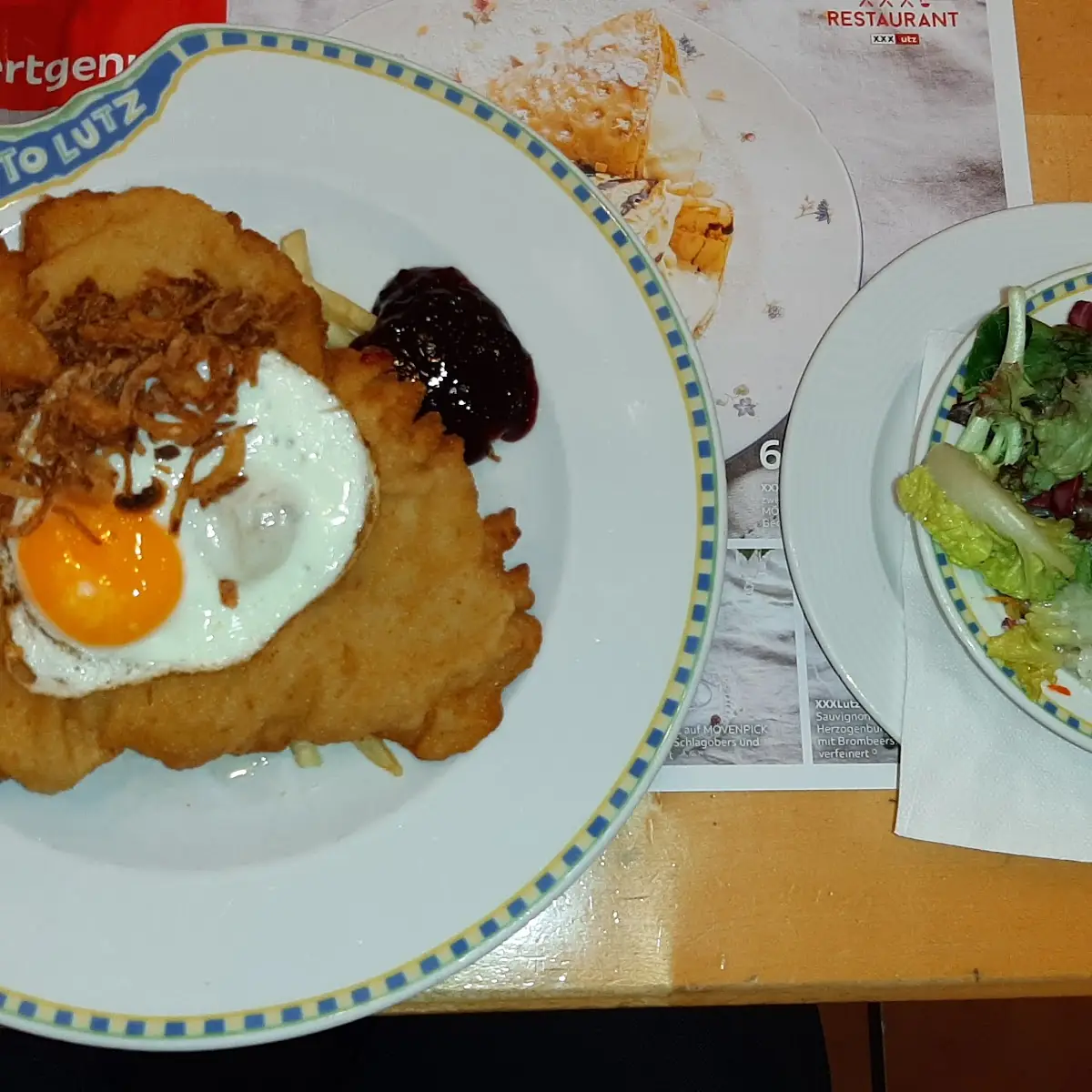 Schnitzerl Mit Spiegelei Und Salat