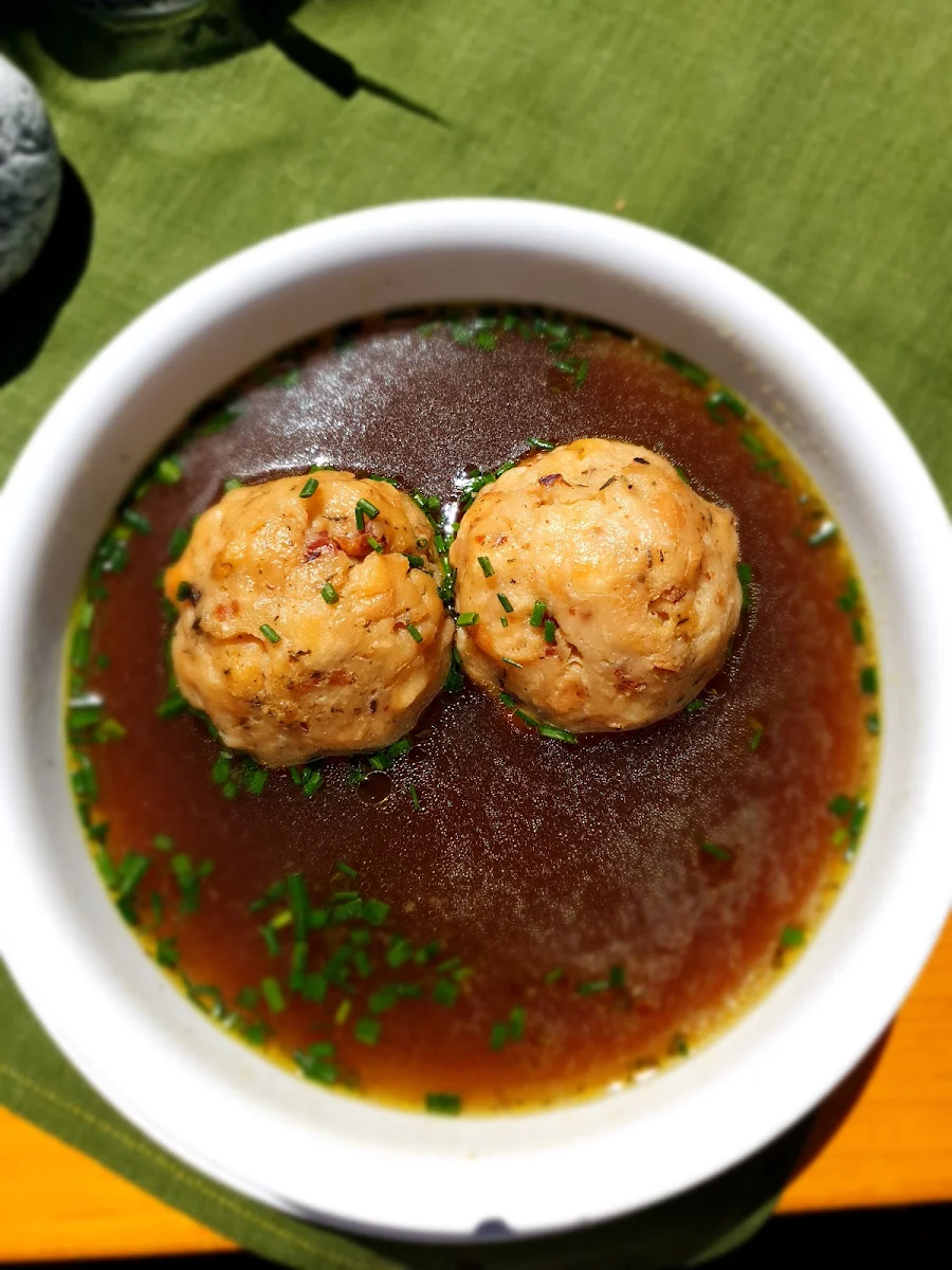Knödel-suppentopf Mit Zwei Knödeln Nach Wahl