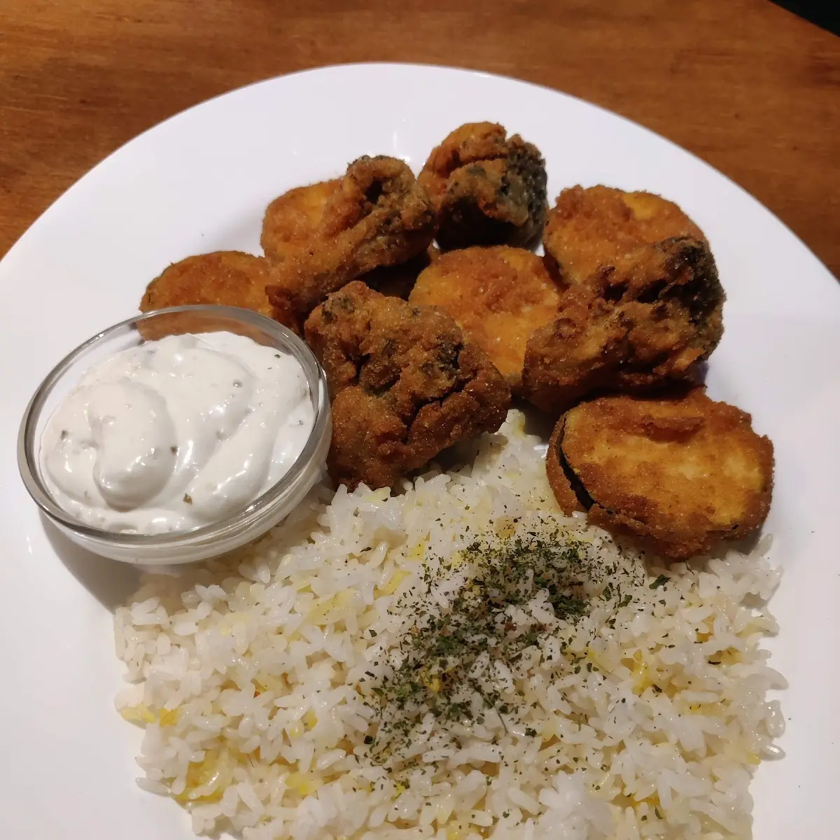 Gebackenes Gemüse Mit Reis Und Sauce Tartare