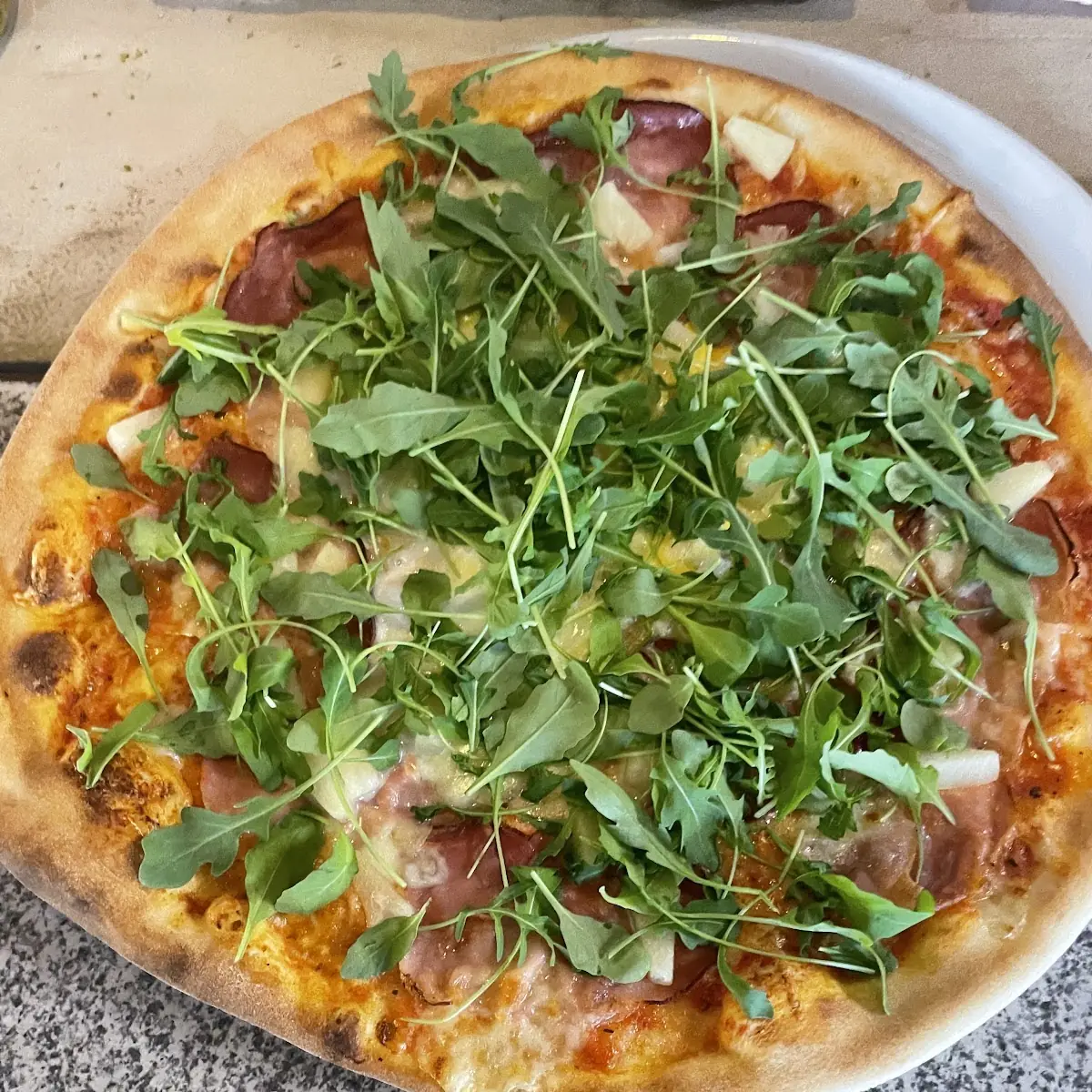 Pizza Sonkával Rukkolával