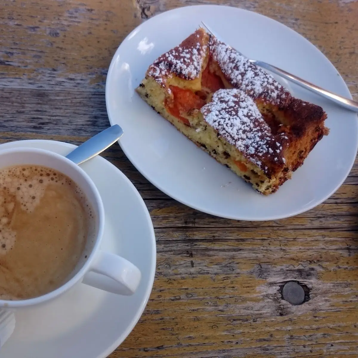 Marillenkuchen Mit Kaffee