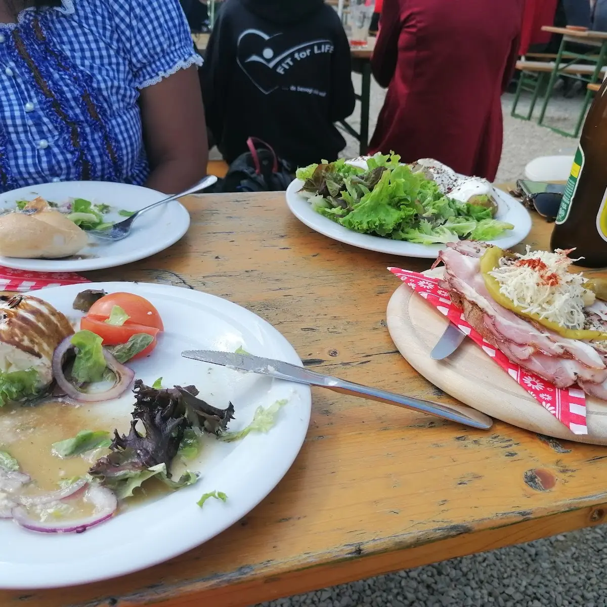 Speckbrot Garantiert Salat Mit Ziegenkäse Tomaten Roter Zwiebel