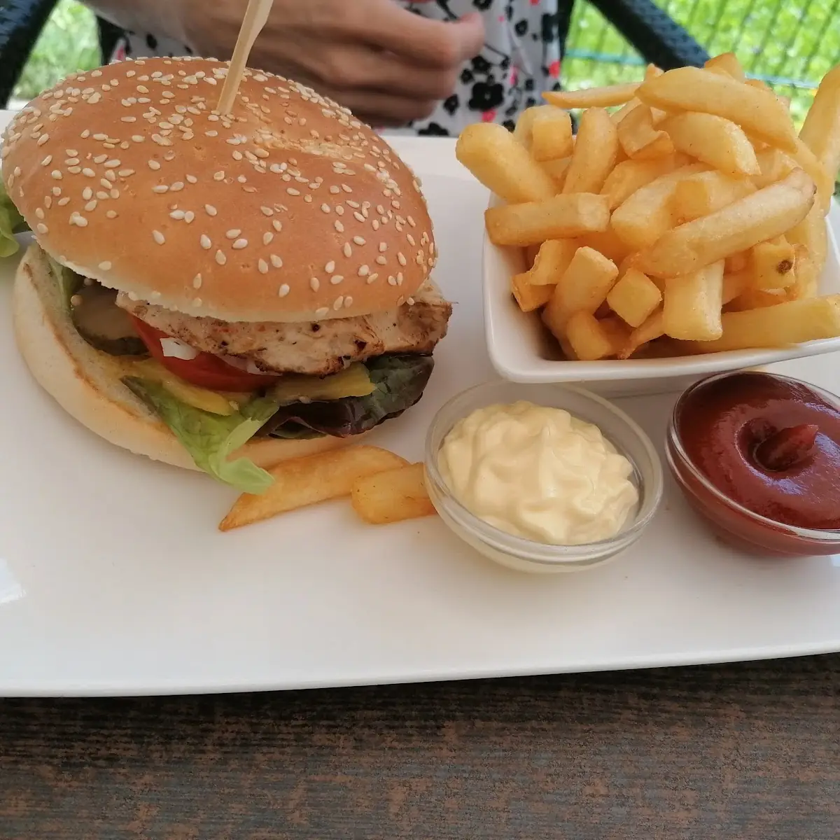 Burger Vis a Vis