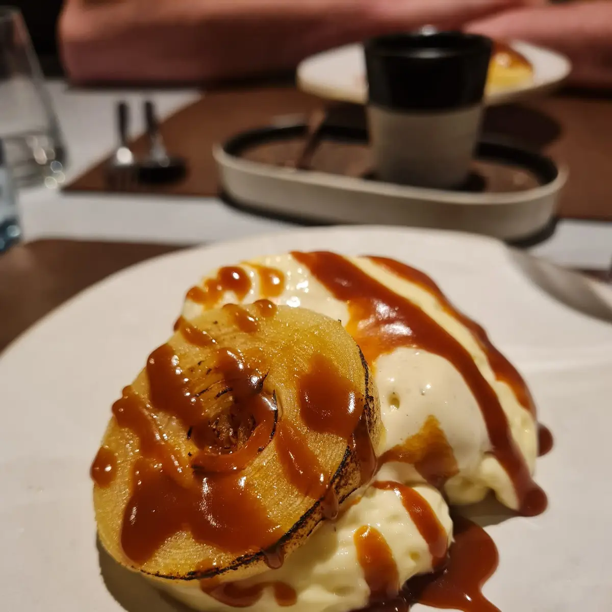 Dessert Mit Apfel Und Salzkaramell