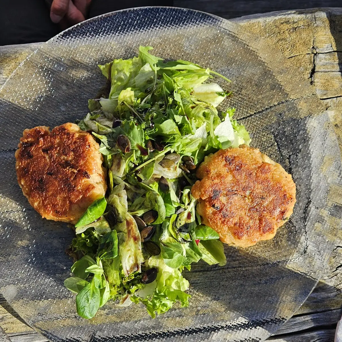 Kaaspressknödel Mit Salat