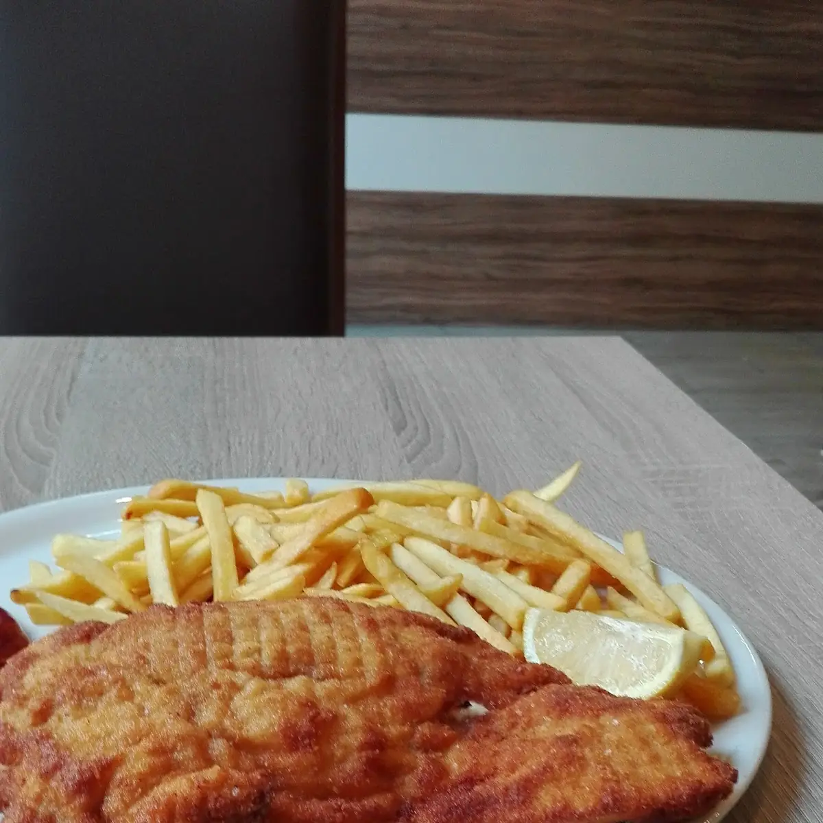 Schnitzel Mit Pommes Frites