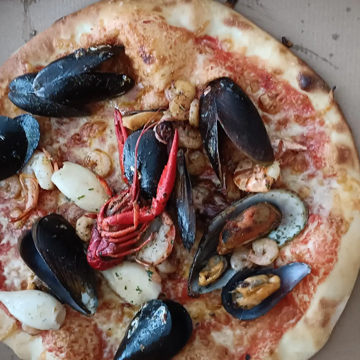 Glutenfreie Meeresfrüchte Pizza