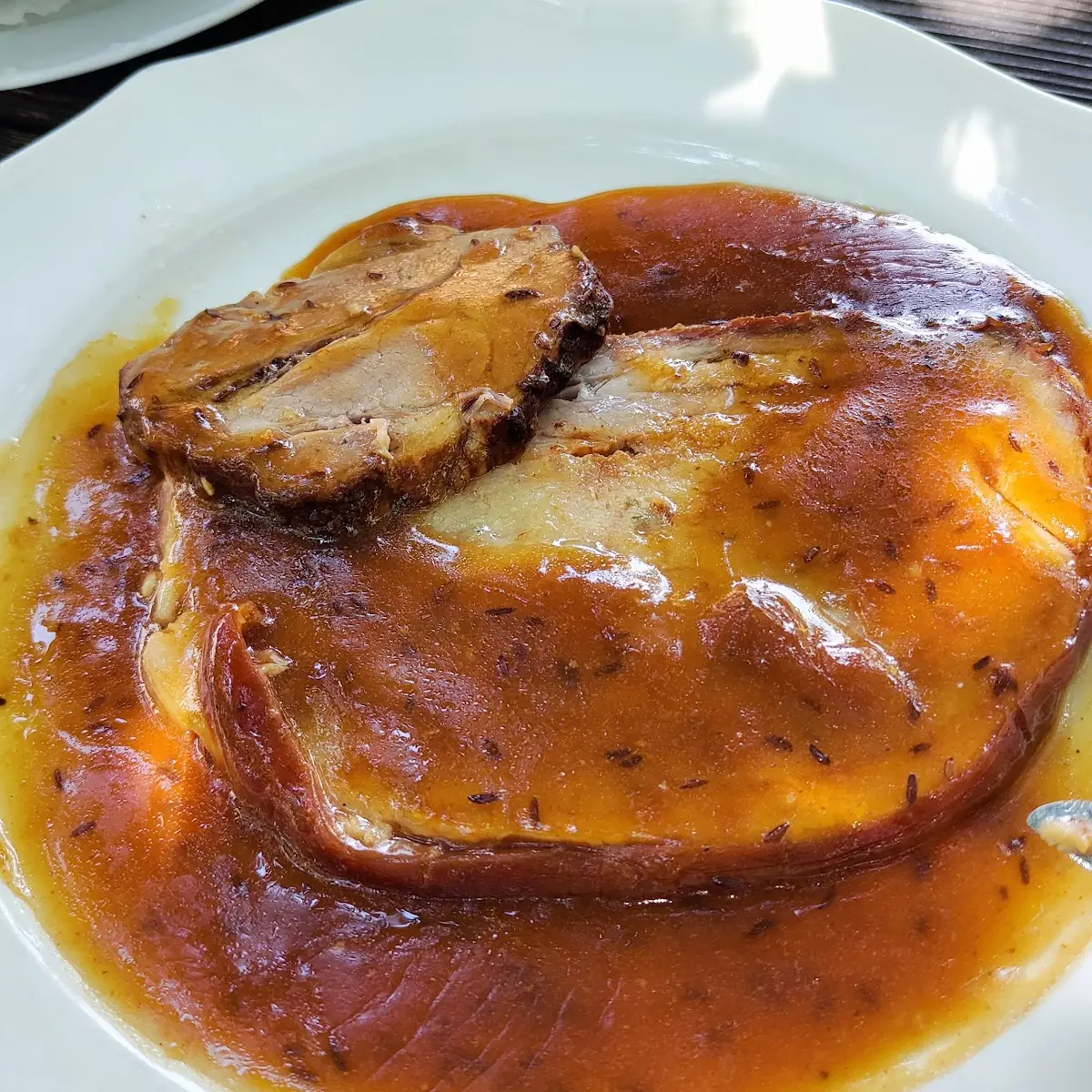 Gefüllter Schweinebauch