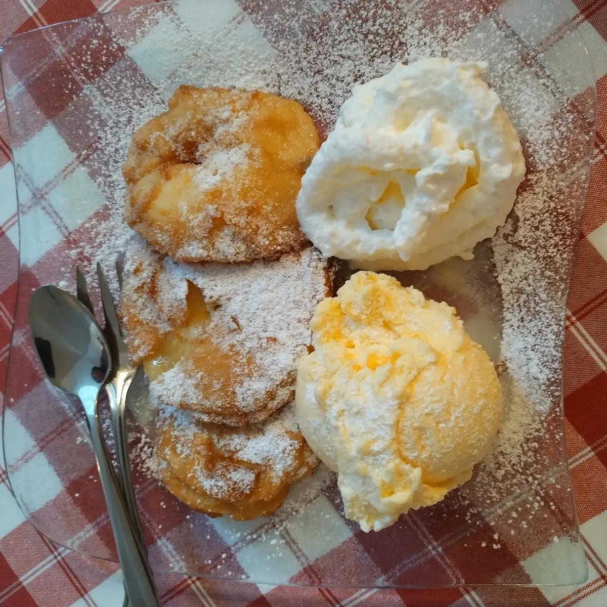 Apfelradel Mit Vanilleeis