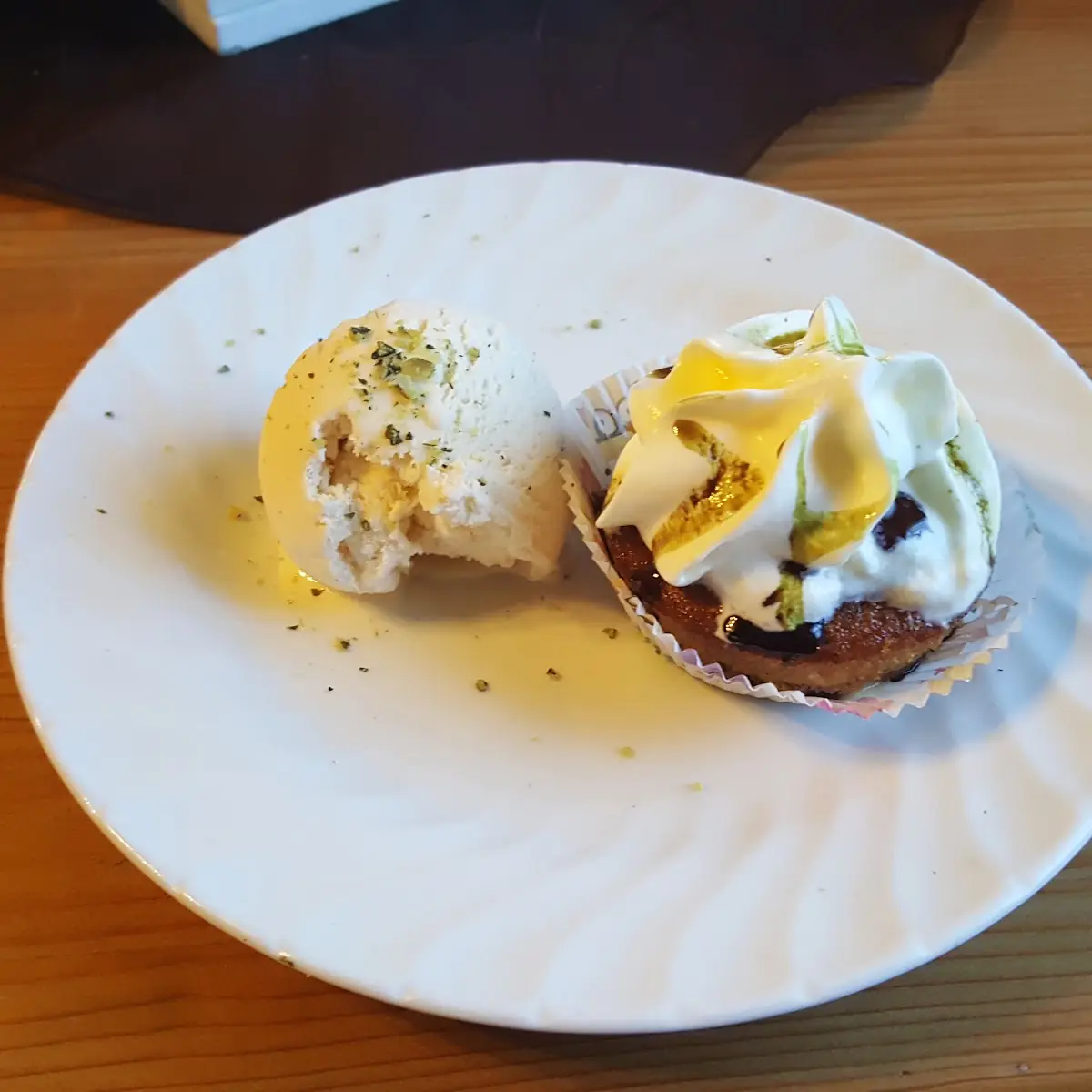 Muffin Mit Kürbiskernöl Und Eis