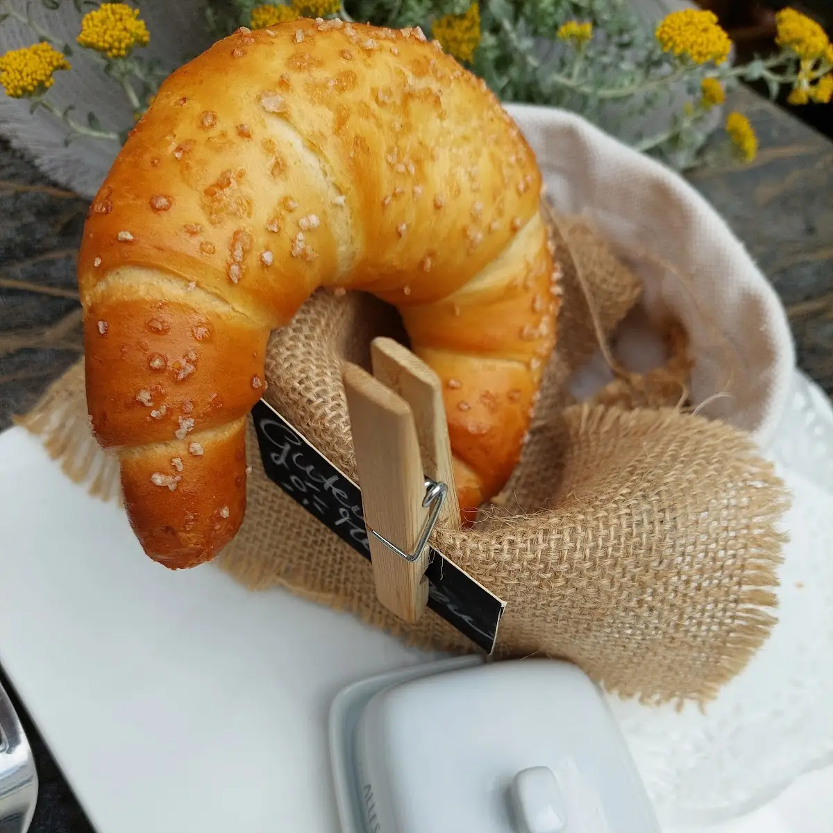 Briochkipferl Mit Butter