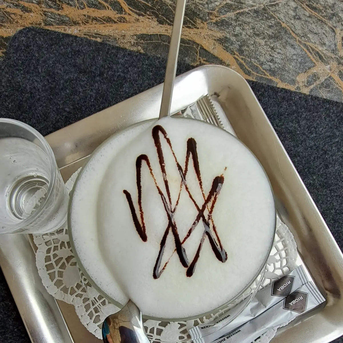 Café Latte Mit Mega Cremigen Schaum