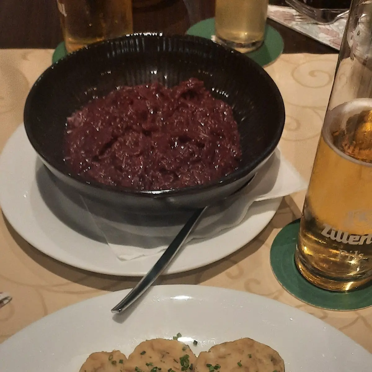 Rehschnitzel Mit Semmelknödel Und Rotkohl