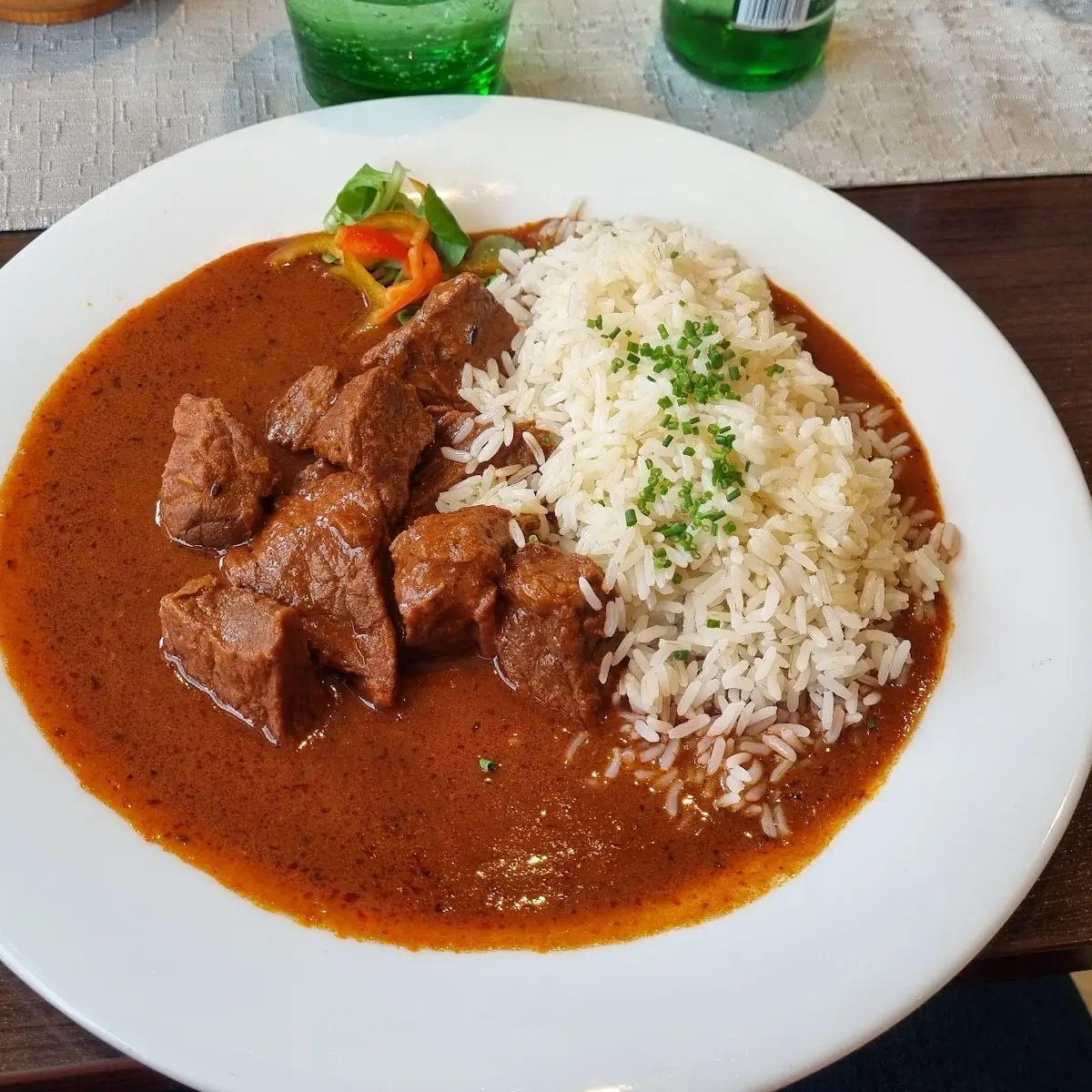 Rindsgulasch Mit Butterreis