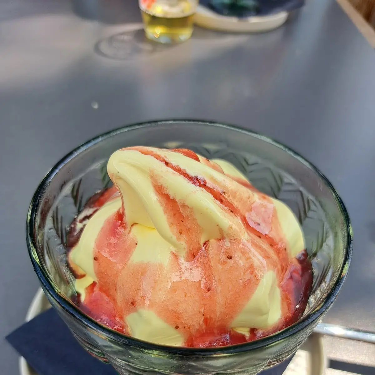 Softeis Mit Erdbeersoße, Schwarzfischer Anglerzentrum & Restaurant
