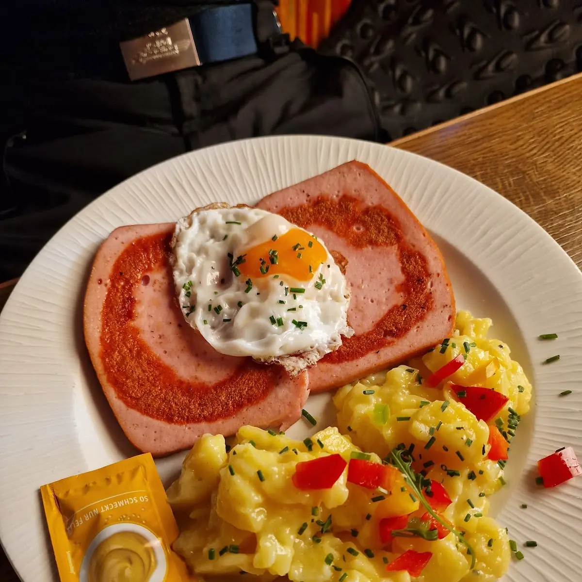 Leberkäse Mit Kartoffelsalat Und Spiegelei