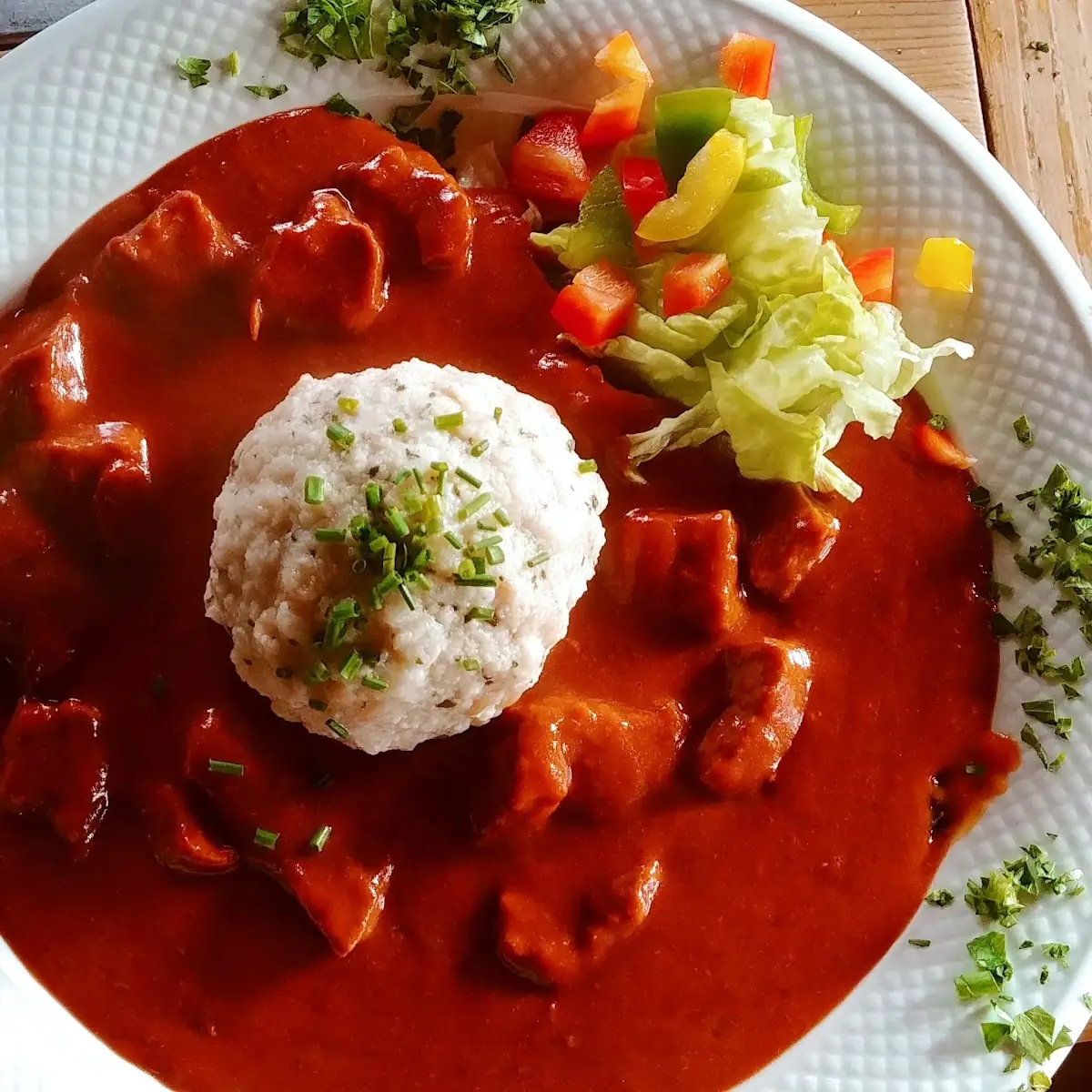 Rindsgulasch Mit Semmelknödel