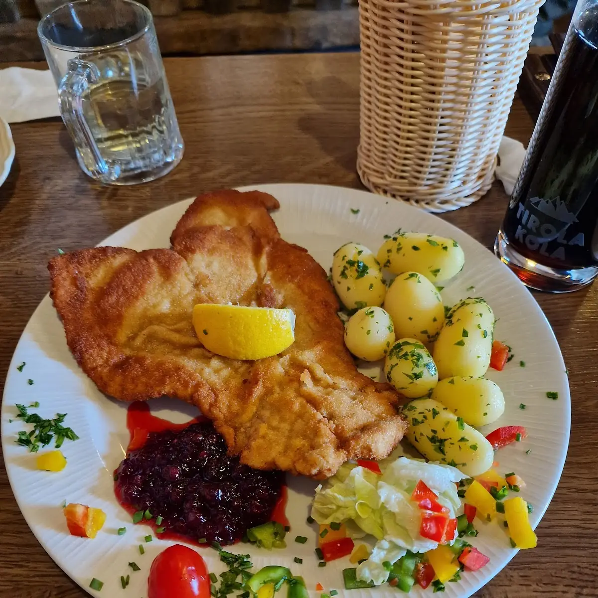 Wienerschnitzel Aus Der Pfanne Mit Kartoffelsalat