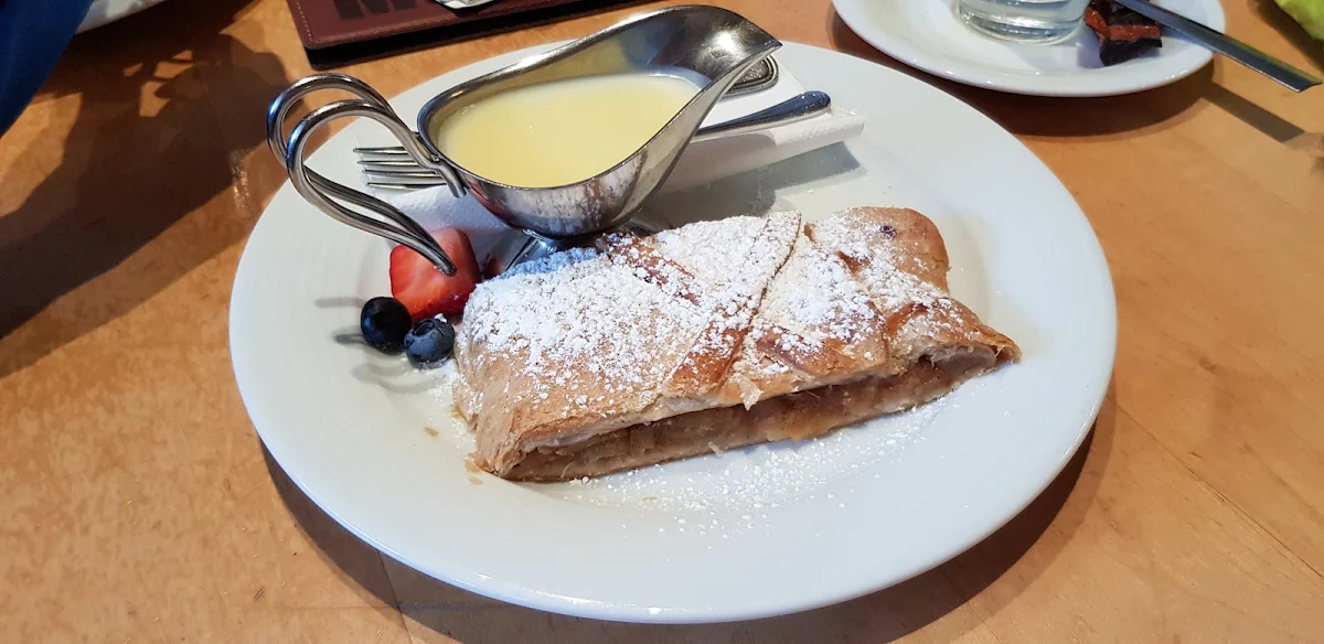 Apfelstrudel Mit Vanillasauce