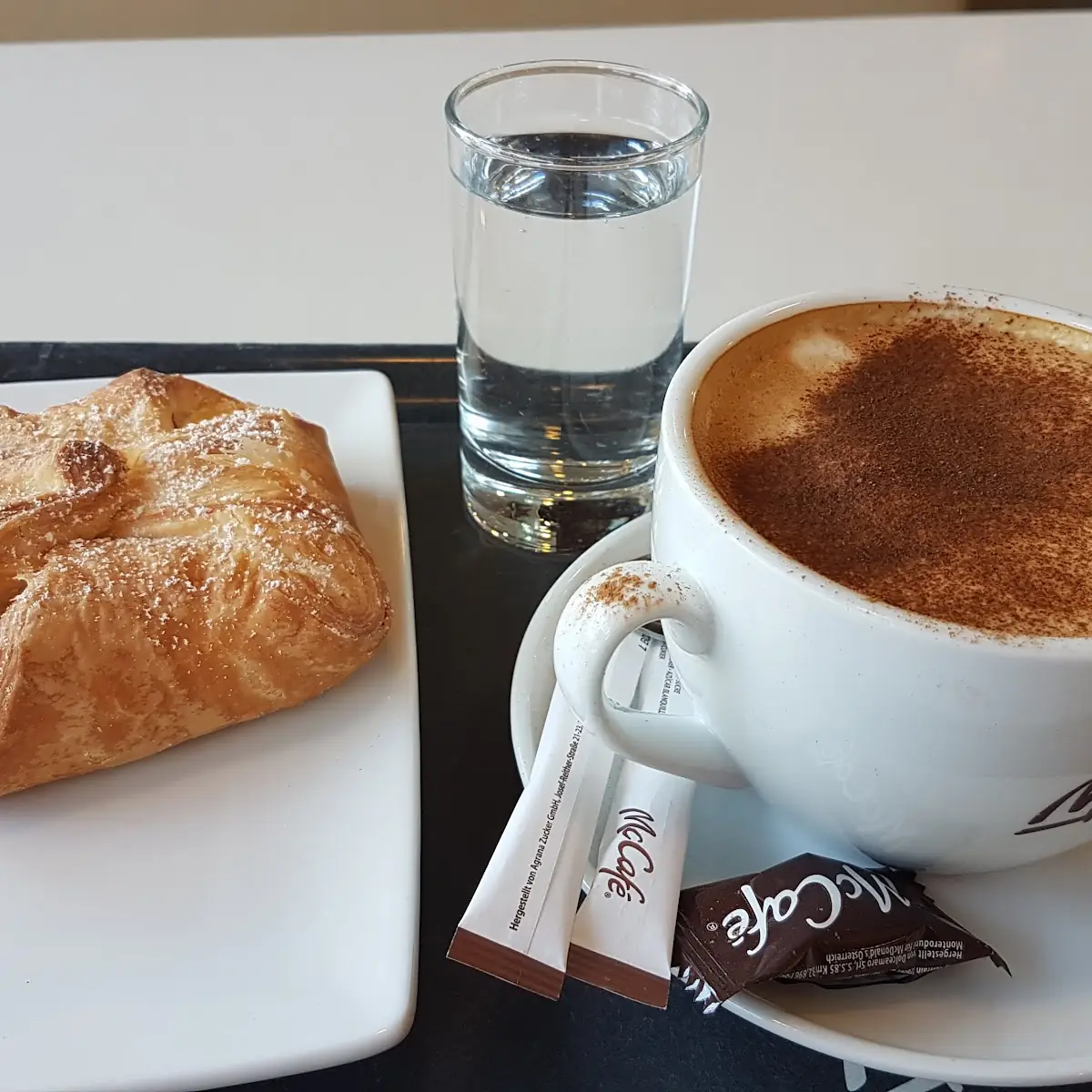 Cappuccino Und Topfengolatsche