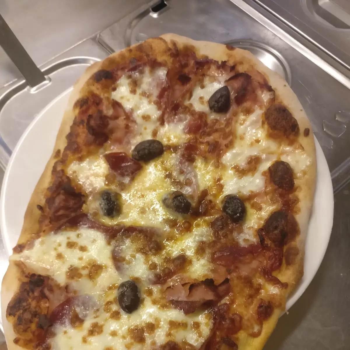 Pizza Cardinale Mit Mozzarella