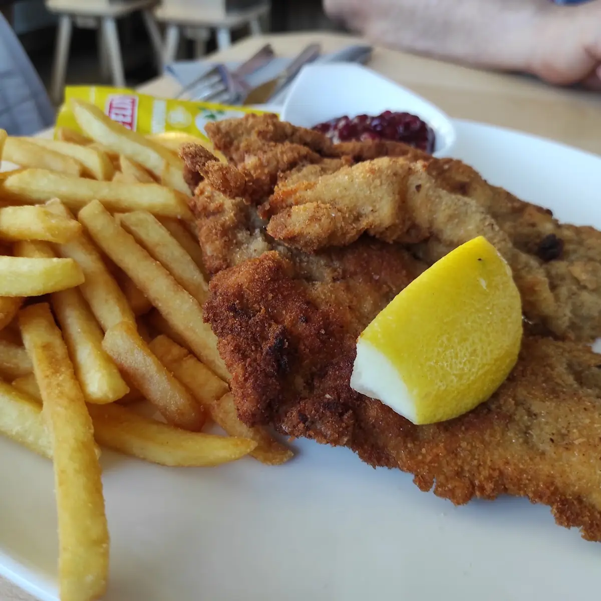 Schnitzel Mit Pommes Frites
