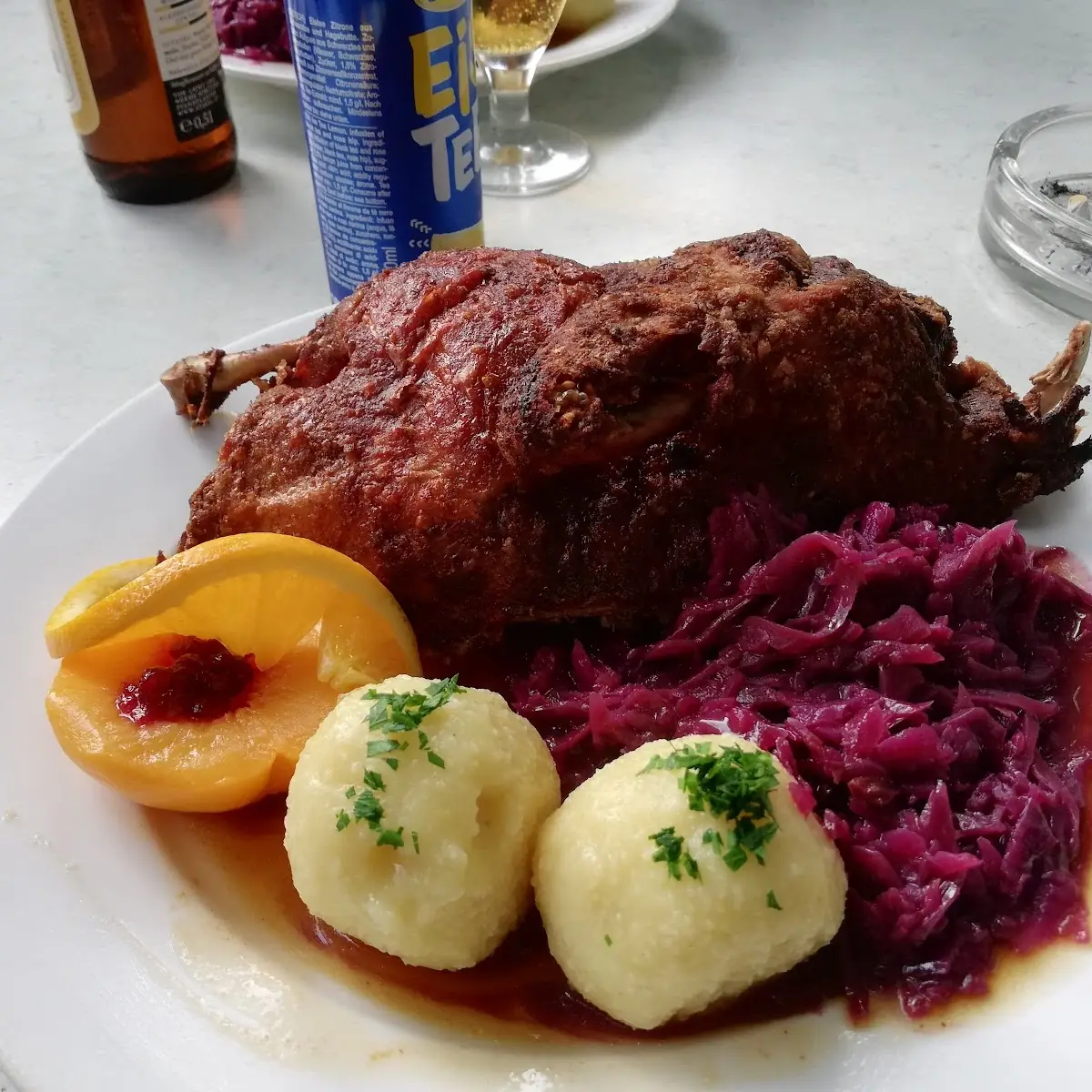 Gegrillte Ente Mit Rotkraut Und Erdäpfelknödel