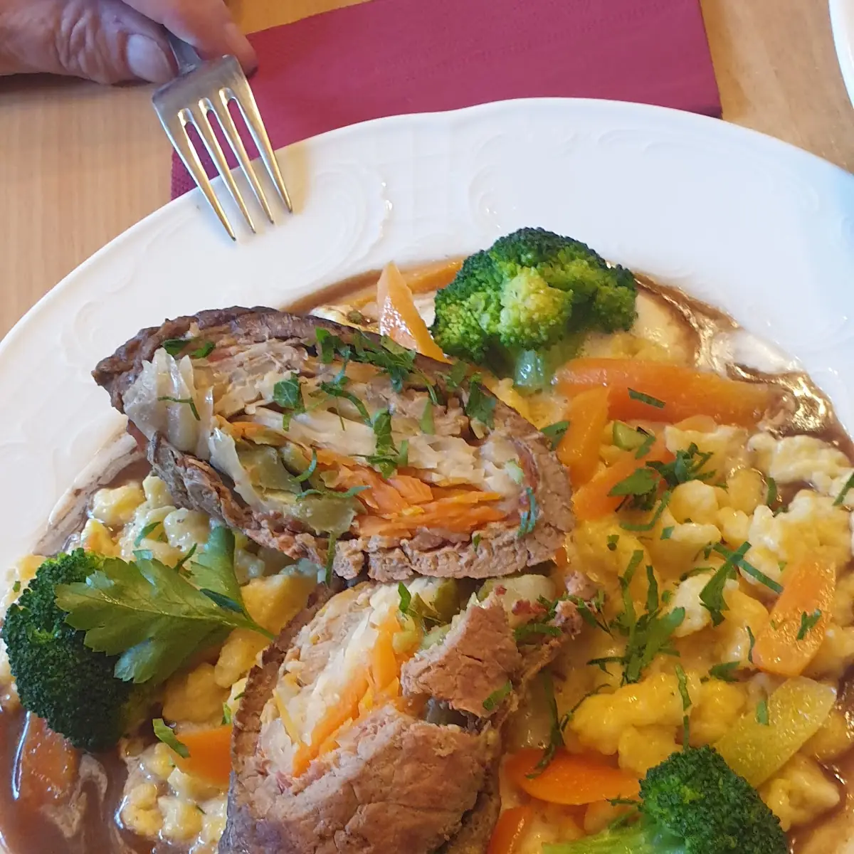 Rindsroulade Mit Spätzle In Perfekter
