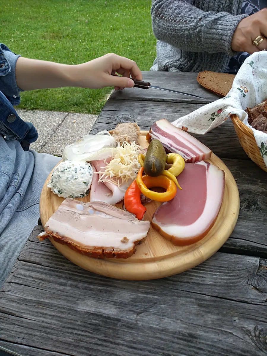 Portion Schweinsbraten Mit Bratlfett'n