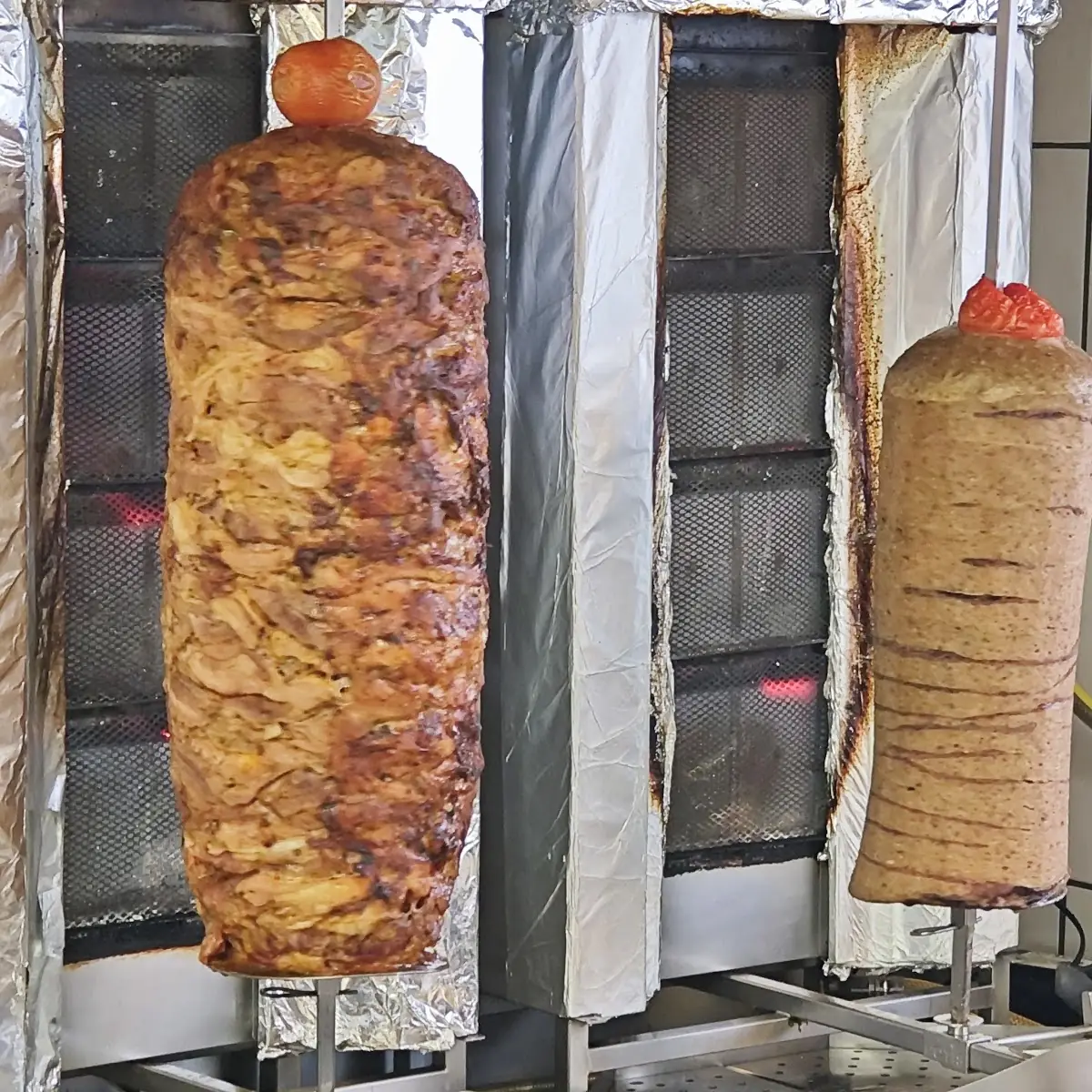 Links Hühner Pute & Rechts Kalbsspieß