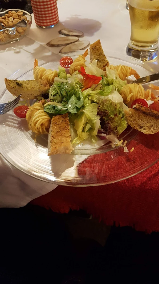 Garnelen Im Kartoffelmantel Salat Und Kräuterbaguette