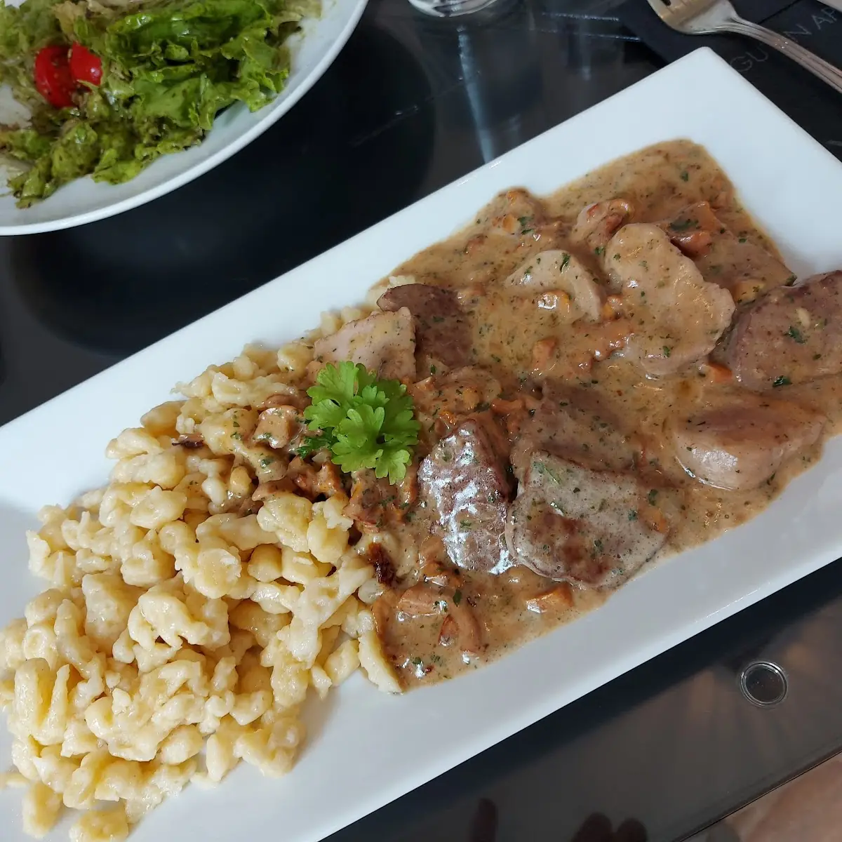 Filetspitzen Mit Eierschwammerlsauce Und Spätzle