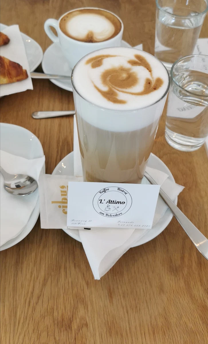 Cappuccino & Croissant