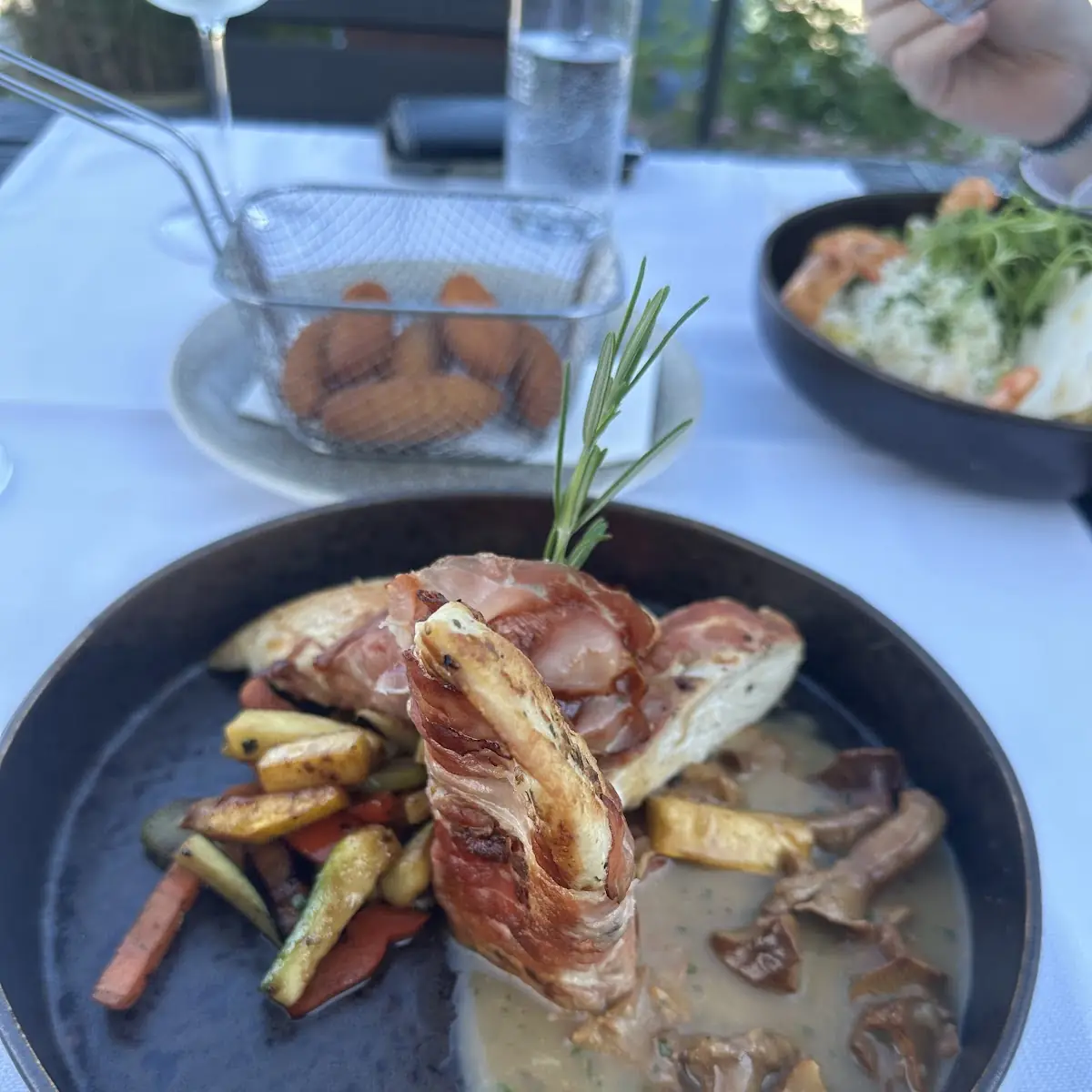 Mit Gemüse Und Kroketten