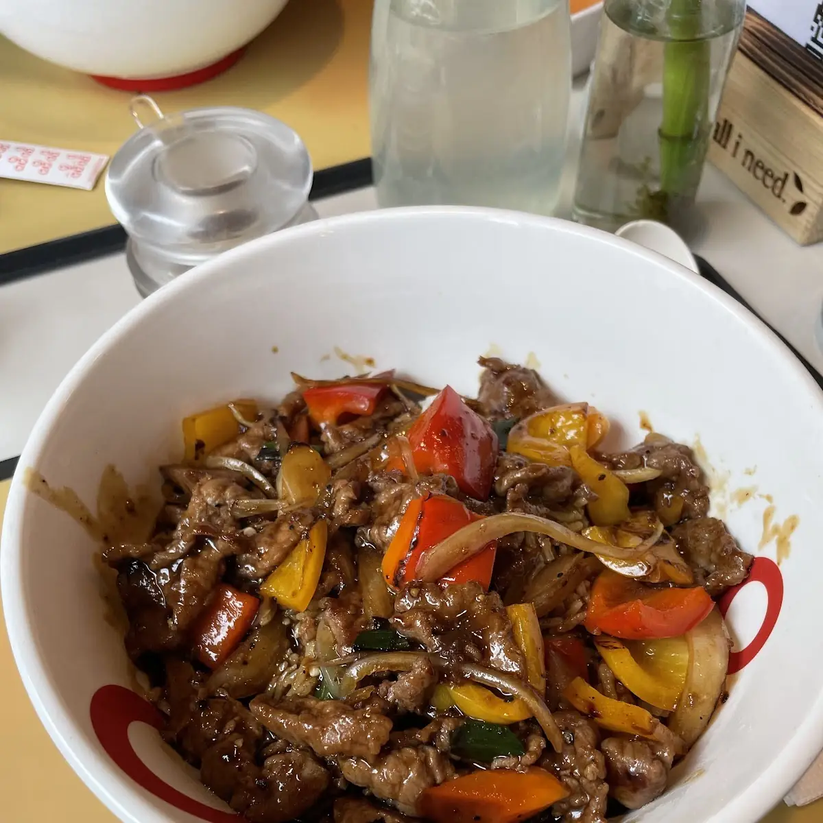 Reisschale mit Black Pepper Beef