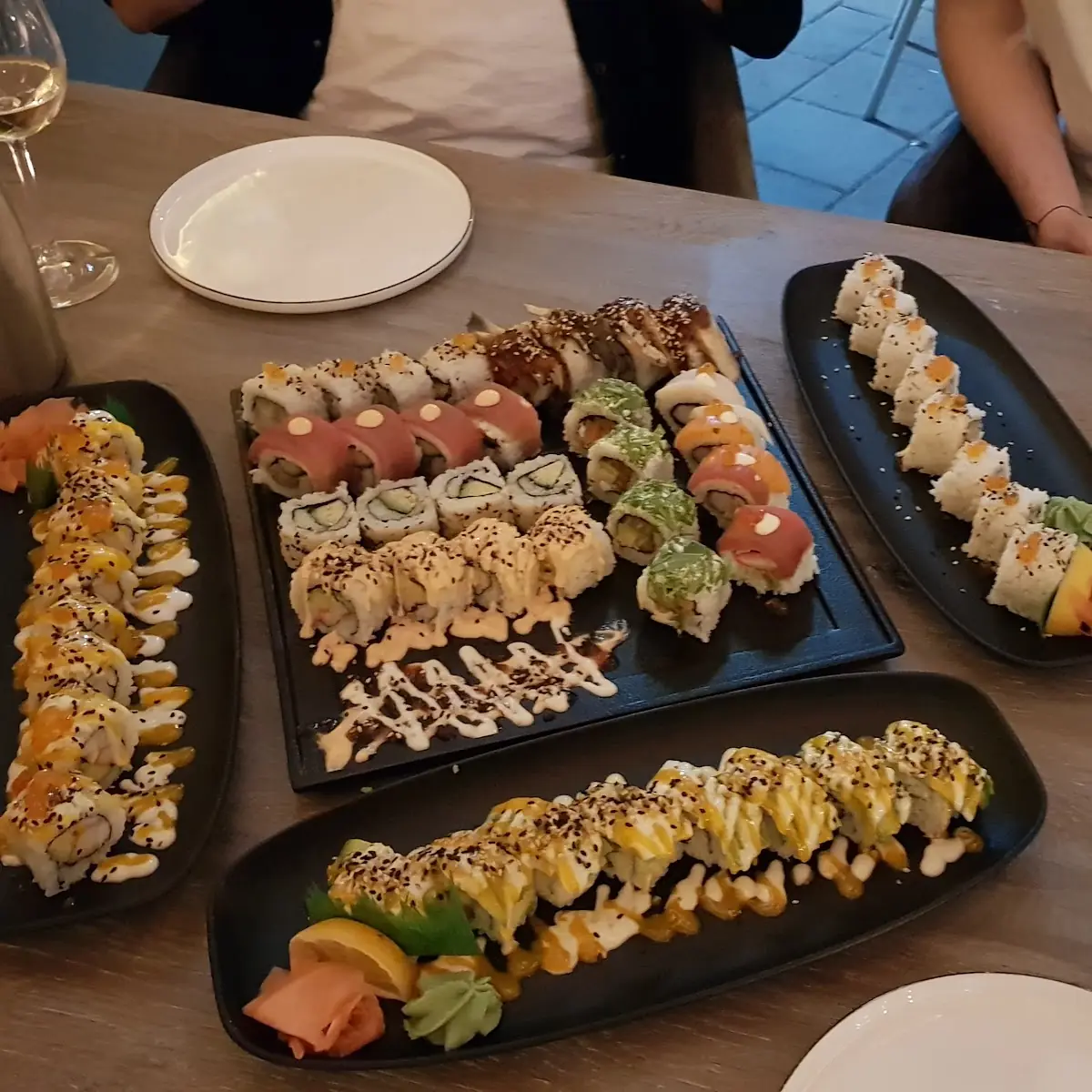 Gemischte Platte Mit Rolls Maki Und Big Rolls