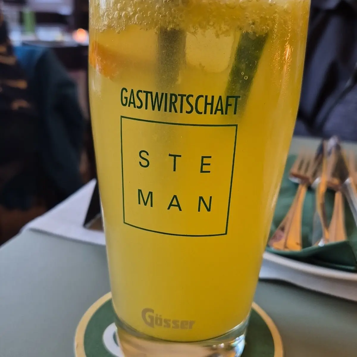 Selbstgemachte Limonade Orange- Gurke