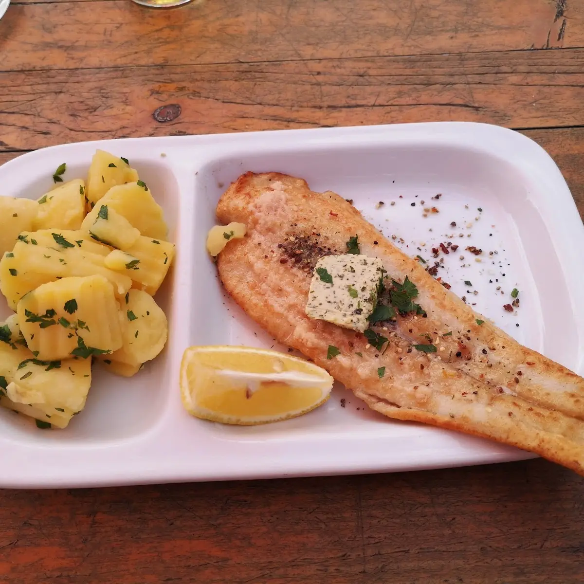 Gegrillte Seezunge Und Petersilienkartoffel