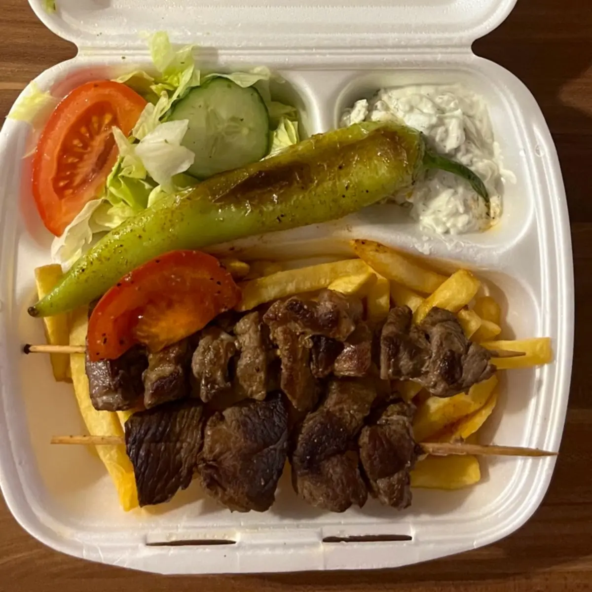 Lammspieß Mit Pommes
