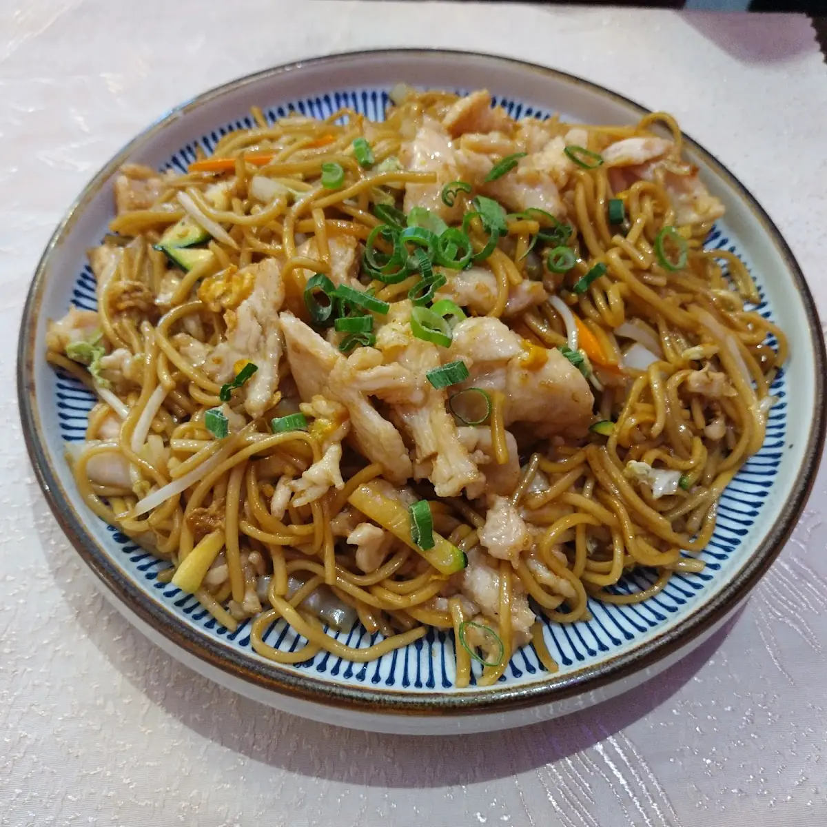 Gebratene Nudeln Mit Huhn