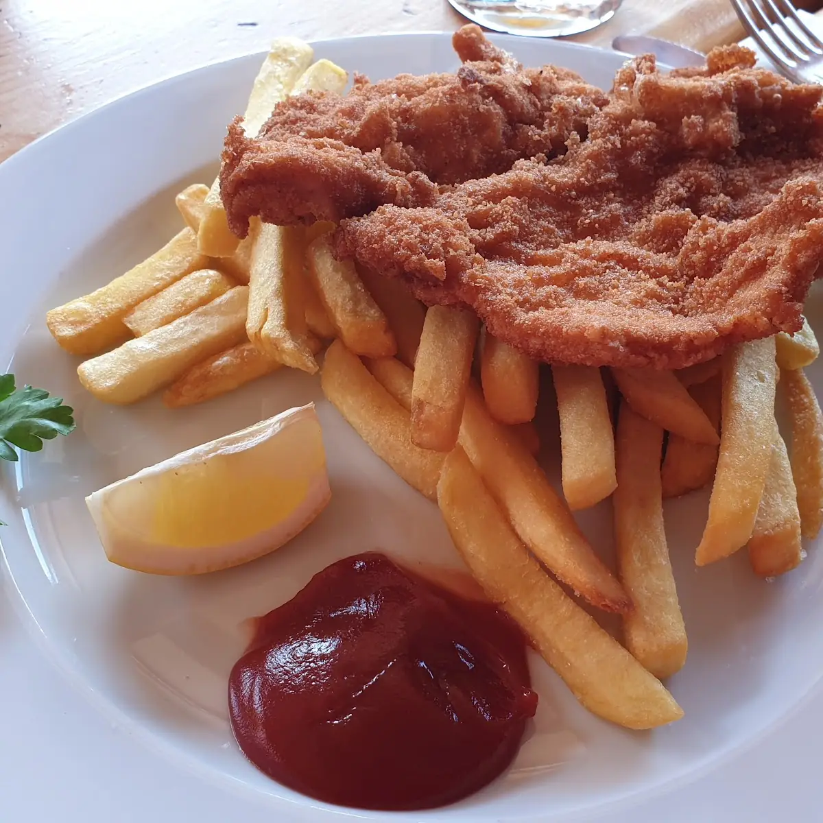 Wiener Art Schnitzel Mit Pommes