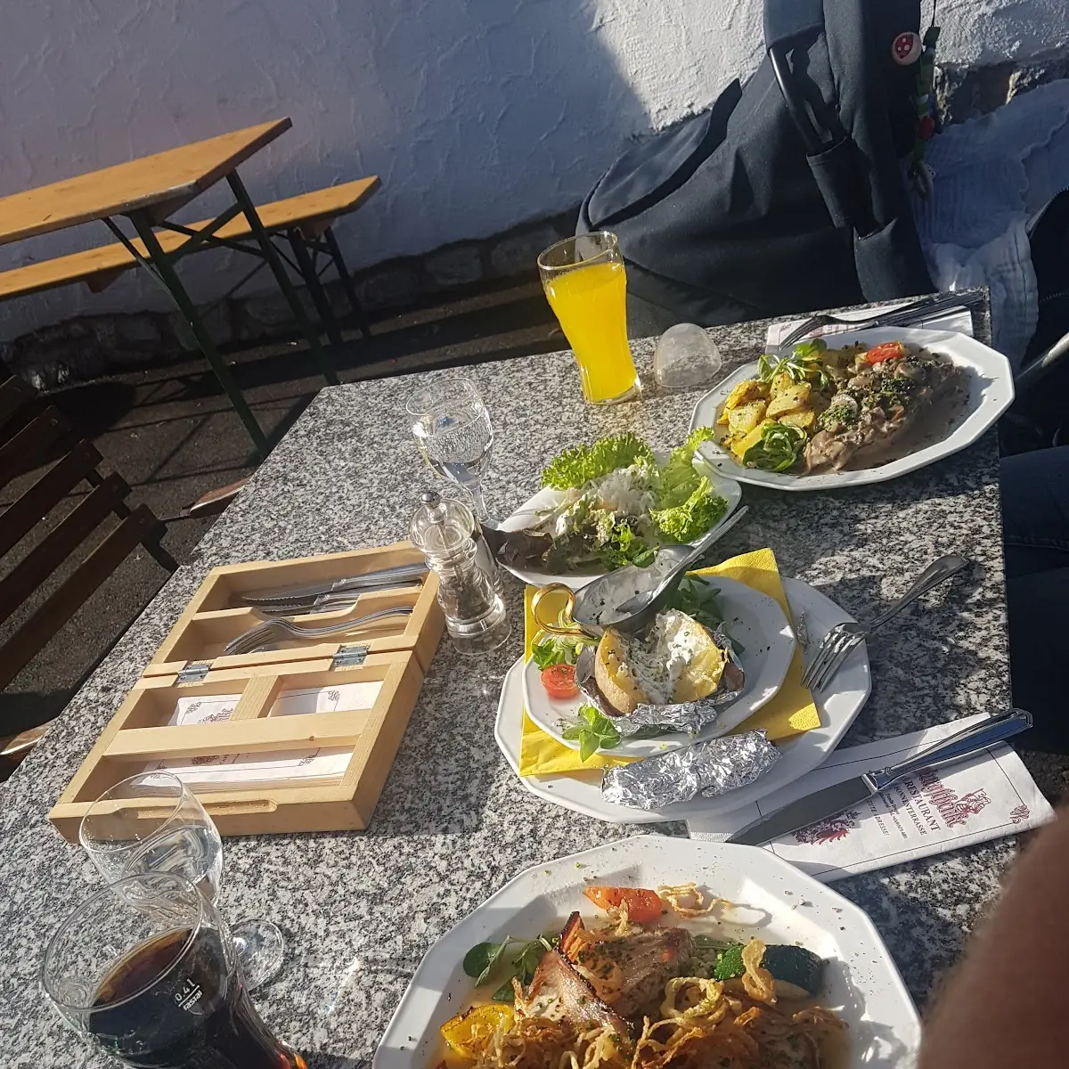 Holz Gegrilltes Mir Käsespätzle Mit Speck